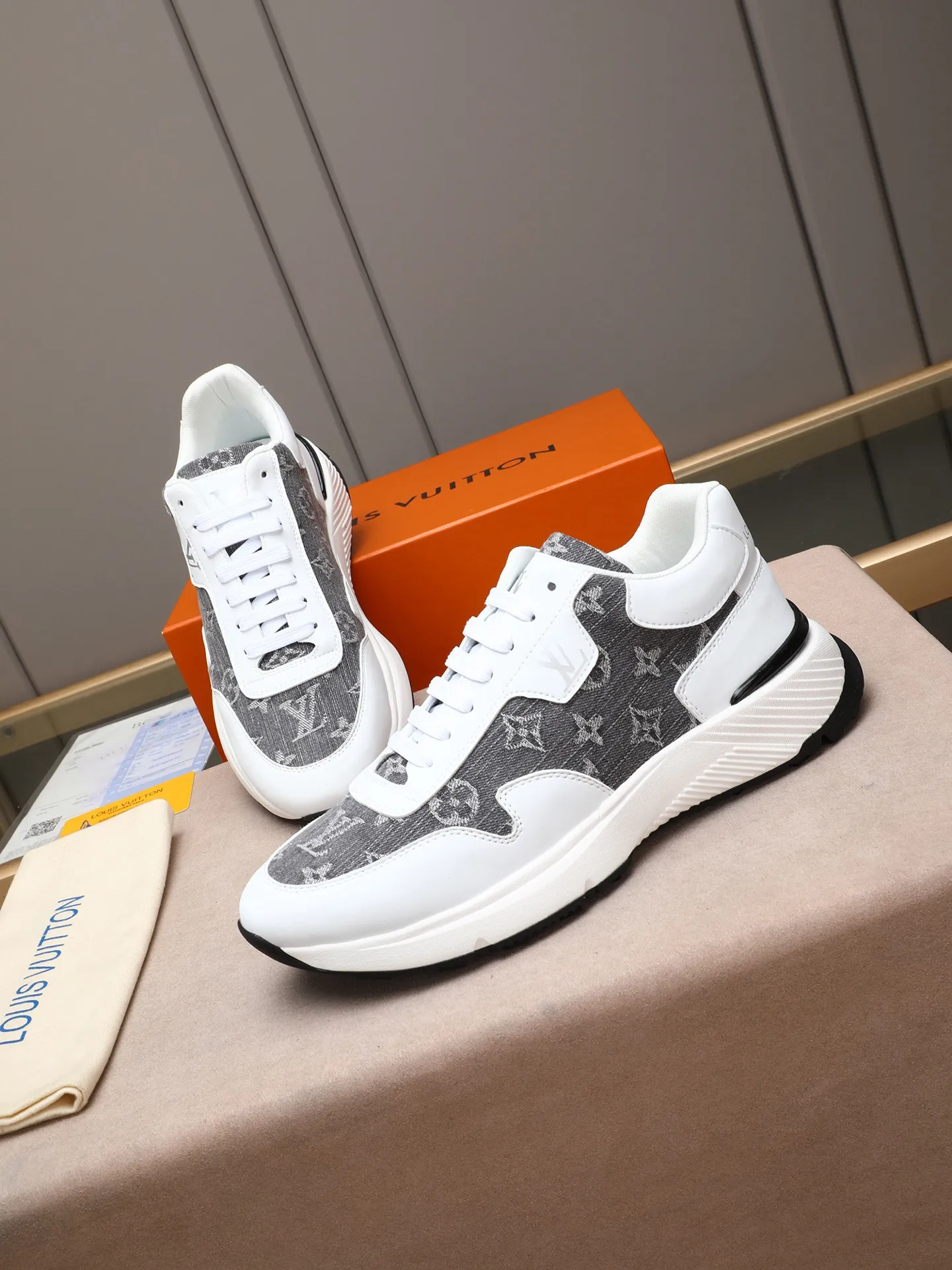 Men's shoes 💰460 Brand: LOUIS VUITTON Louis Vuitton LV Size: 38 39 40 41 42 43 44 (45 customized) Fabric: original cowhide cowhide 🔸Inside of: mesh 🔺Sole: counter foam outsole